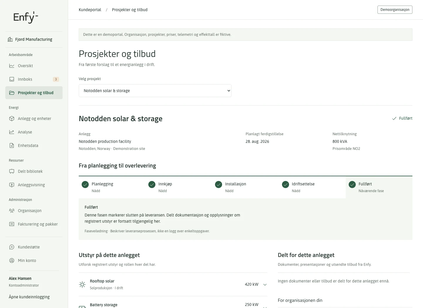 Prosjekter og tilbud i kundeportalen i lys modus, med fremdrift for et fiktivt energiprosjekt.